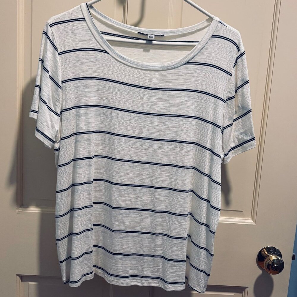 Cream w/Black Stripe Short Sleeve Tee - Size L